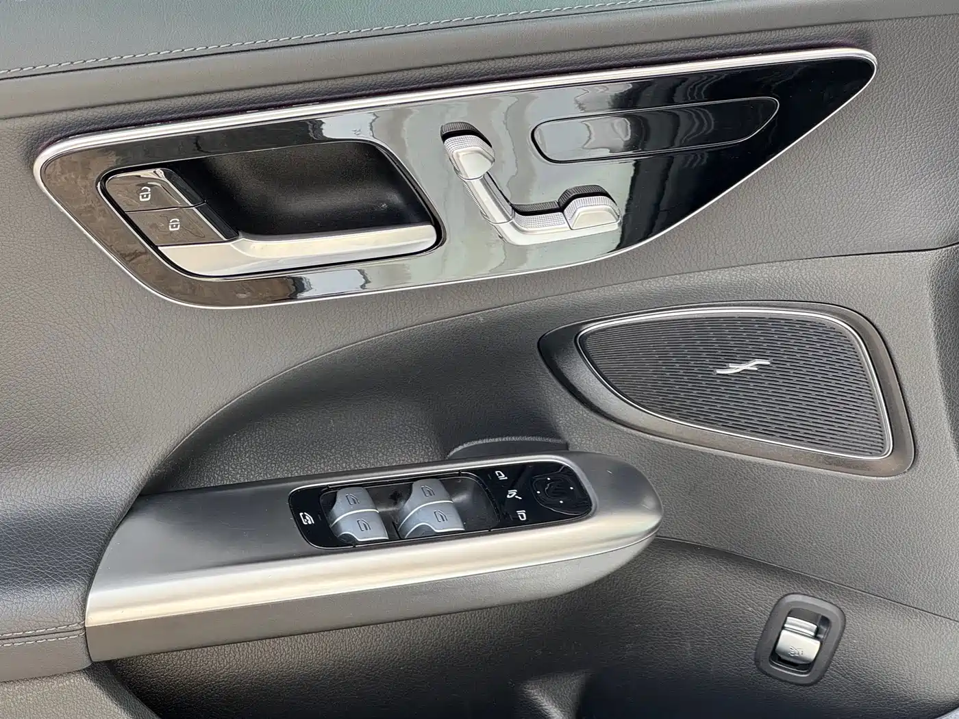 Mercedes-Benz C-Class 2024 C 200 L Sport Edition фото 14