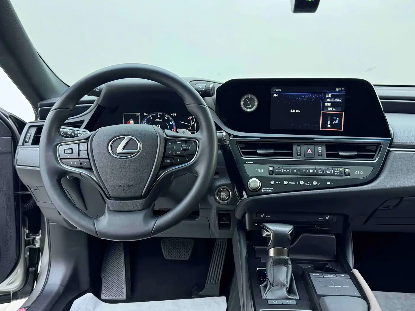 Фото 14 - Lexus ES