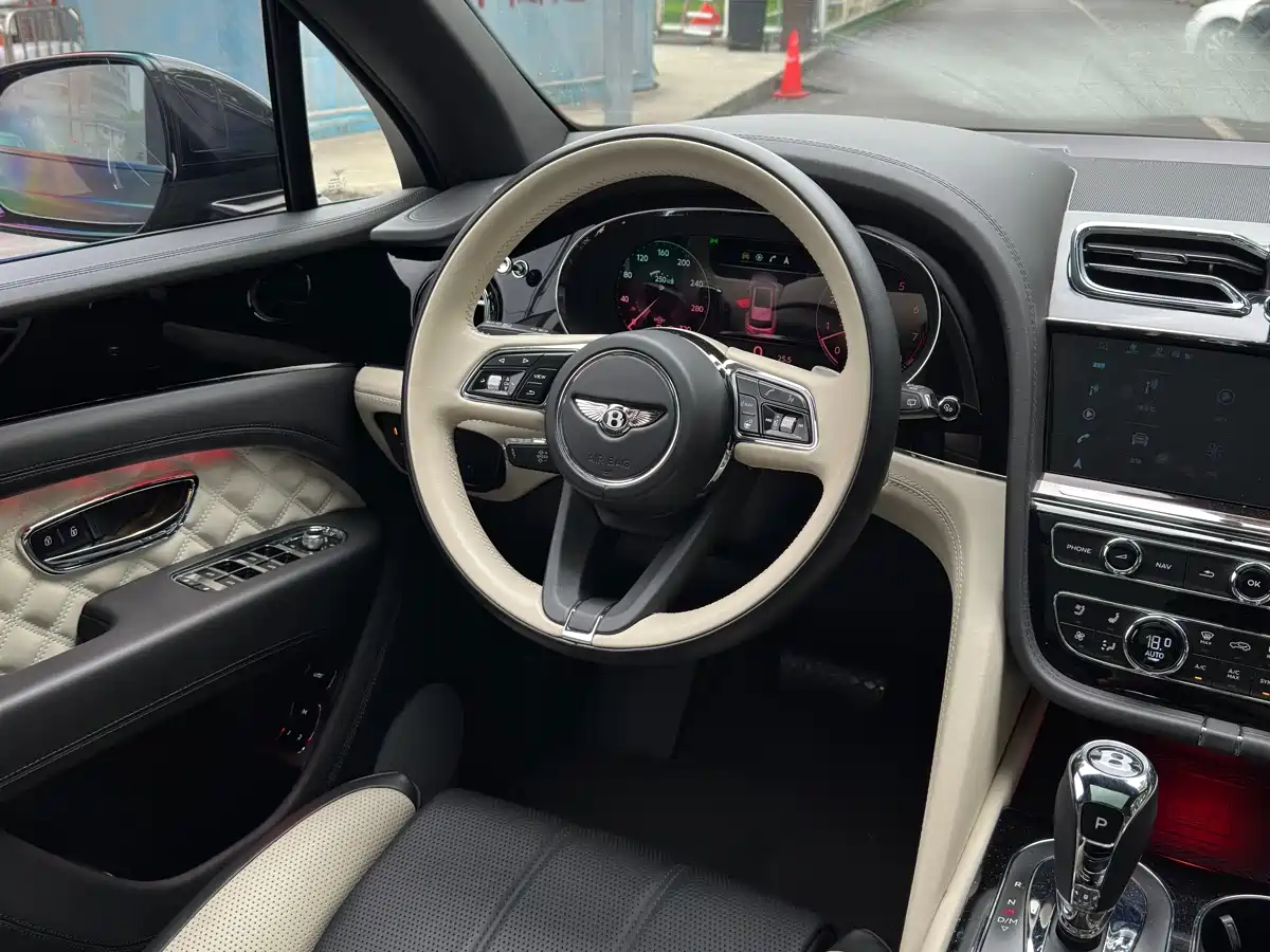 Photo 18 - Bentley Bentayga