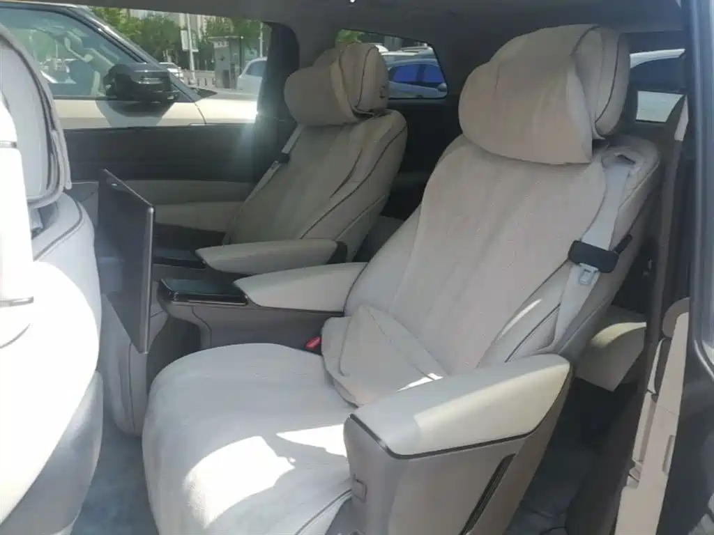 Denza D9 2022 DM-i 970 AWD Flagship фото 17