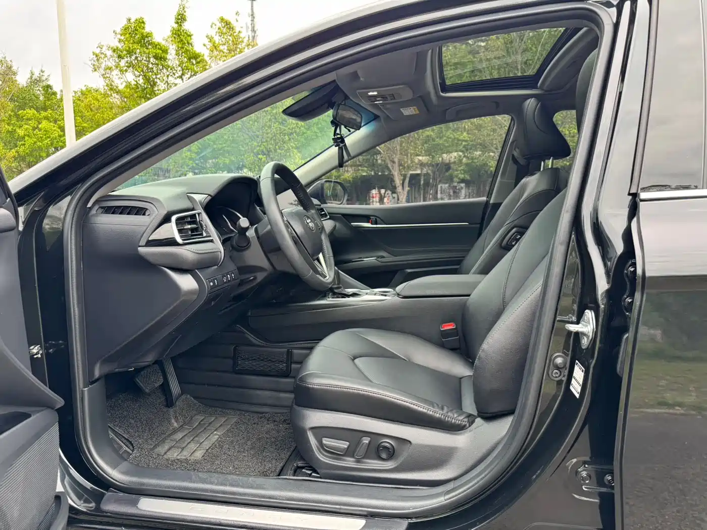 Toyota Camry 2023 2.0G Luxury Edition фото 4