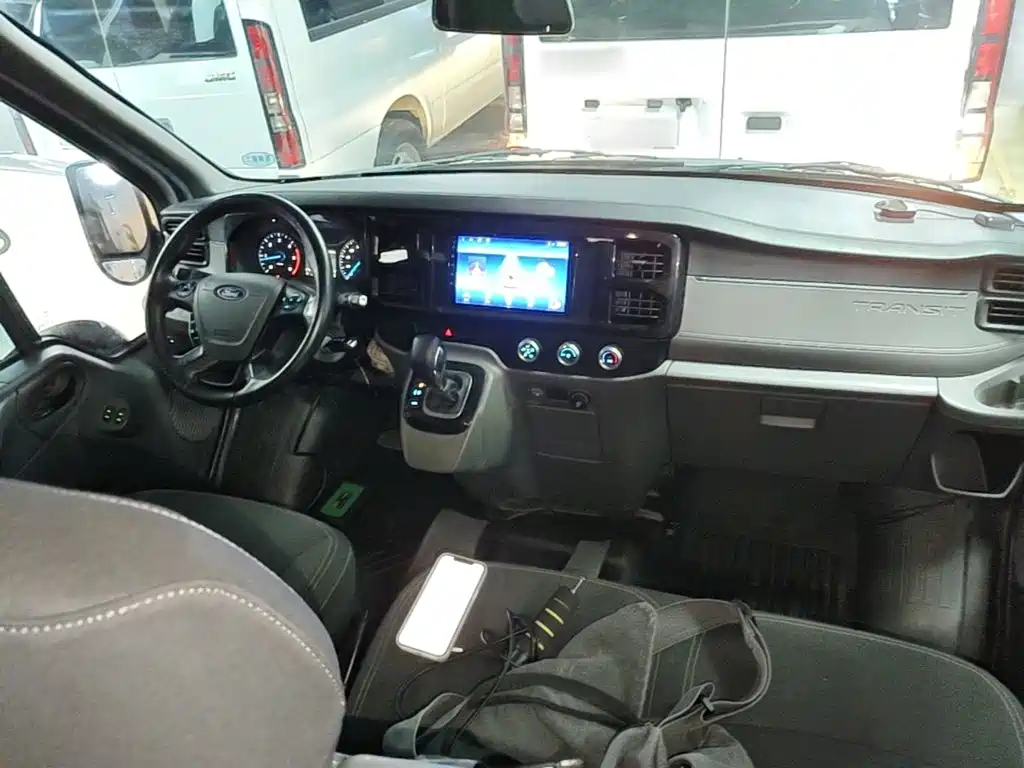 Ford New Generation Transit 2021 2021 Model 2.2T Automatic Logistics Vehicle Pro Long Wheelbase 7-Seat Medium Roof China VI