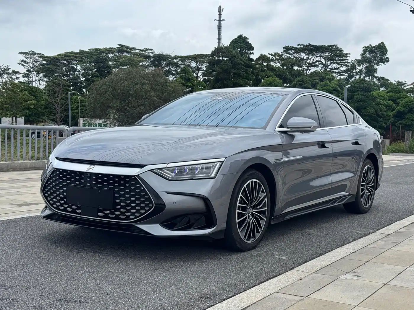 BYD Han 2022 DM-i 121KM Prestige