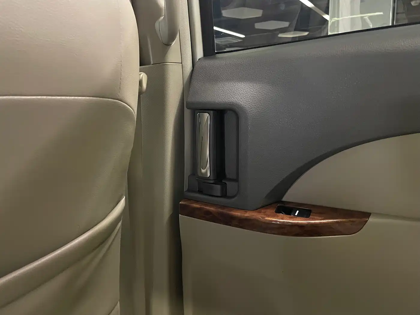 BYD M6 2014 2013 2.4L Automatic Premium