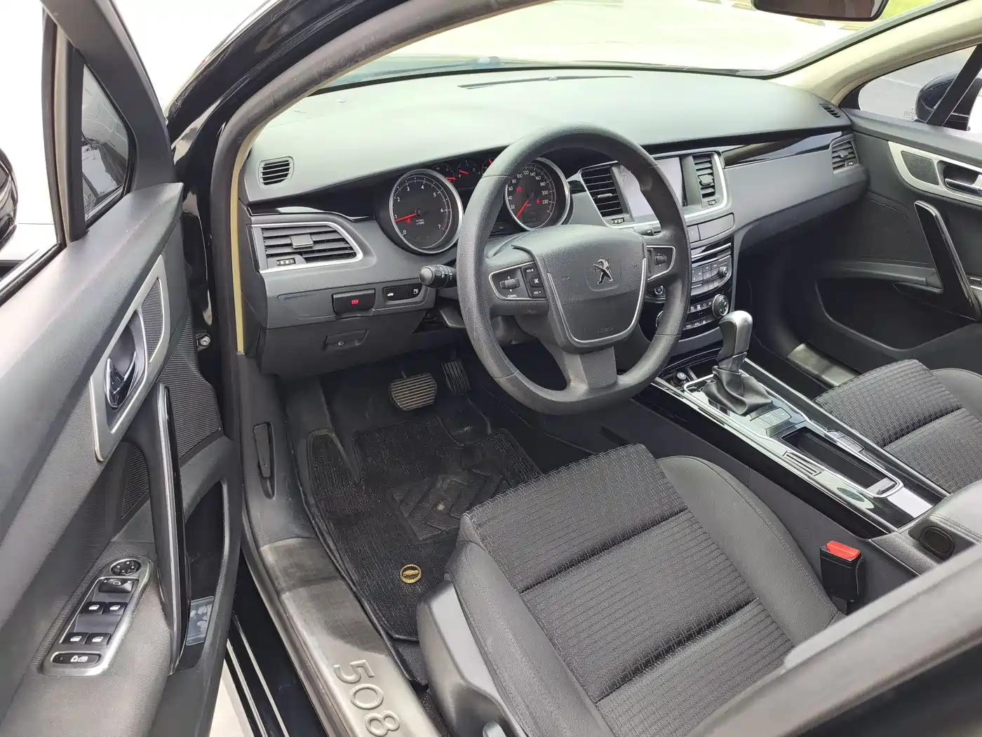 Peugeot 508 2015 1.6THP Auto Comfort Edition фото 8