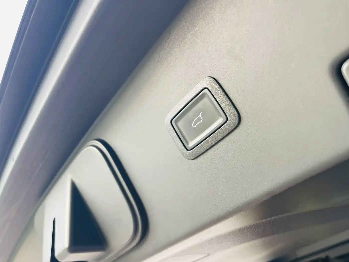 Hongqi HQ9 2023 2.0T Smart Connect Flag Enjoy Edition фото 34