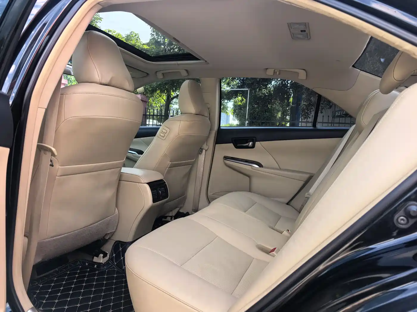 Toyota Camry 2015 2.0G Leading Edition фото 9