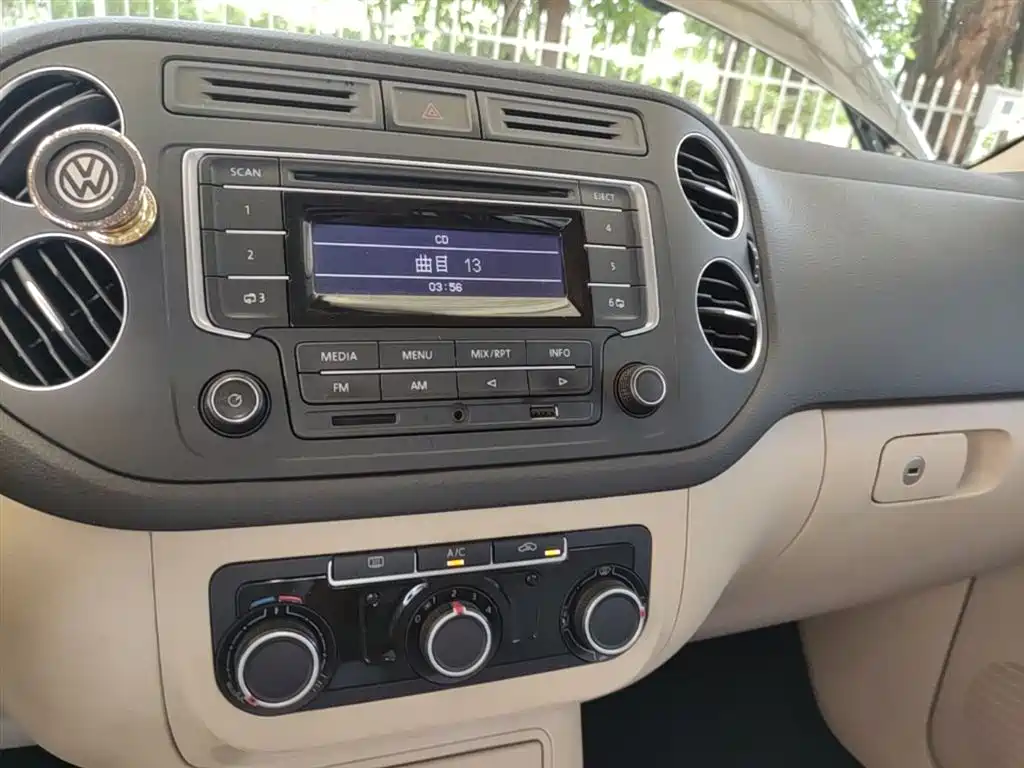 Volkswagen Tiguan 2015 1.8TSI Automatic 2WD Trendline фото 13