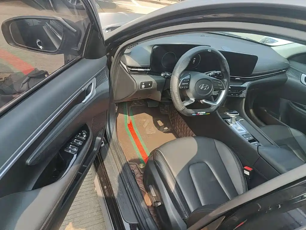 Hyundai Mistra 2021 2021 1.8L CVT LUX Premium