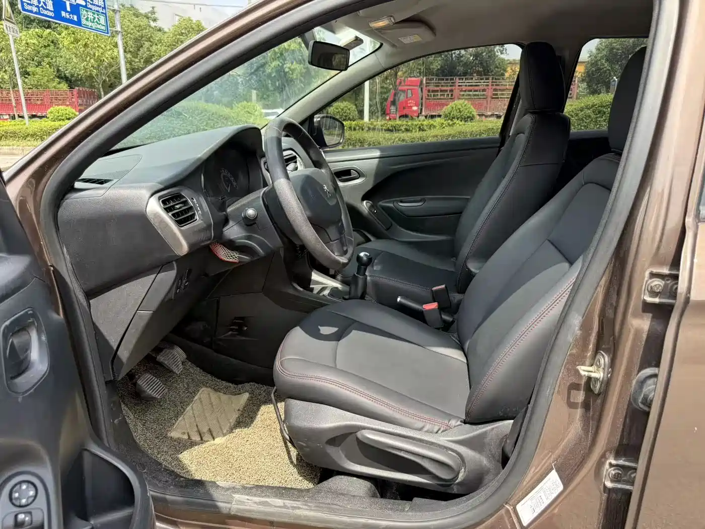 Peugeot 301 2016 1.6L Manual Comfort Edition фото 7