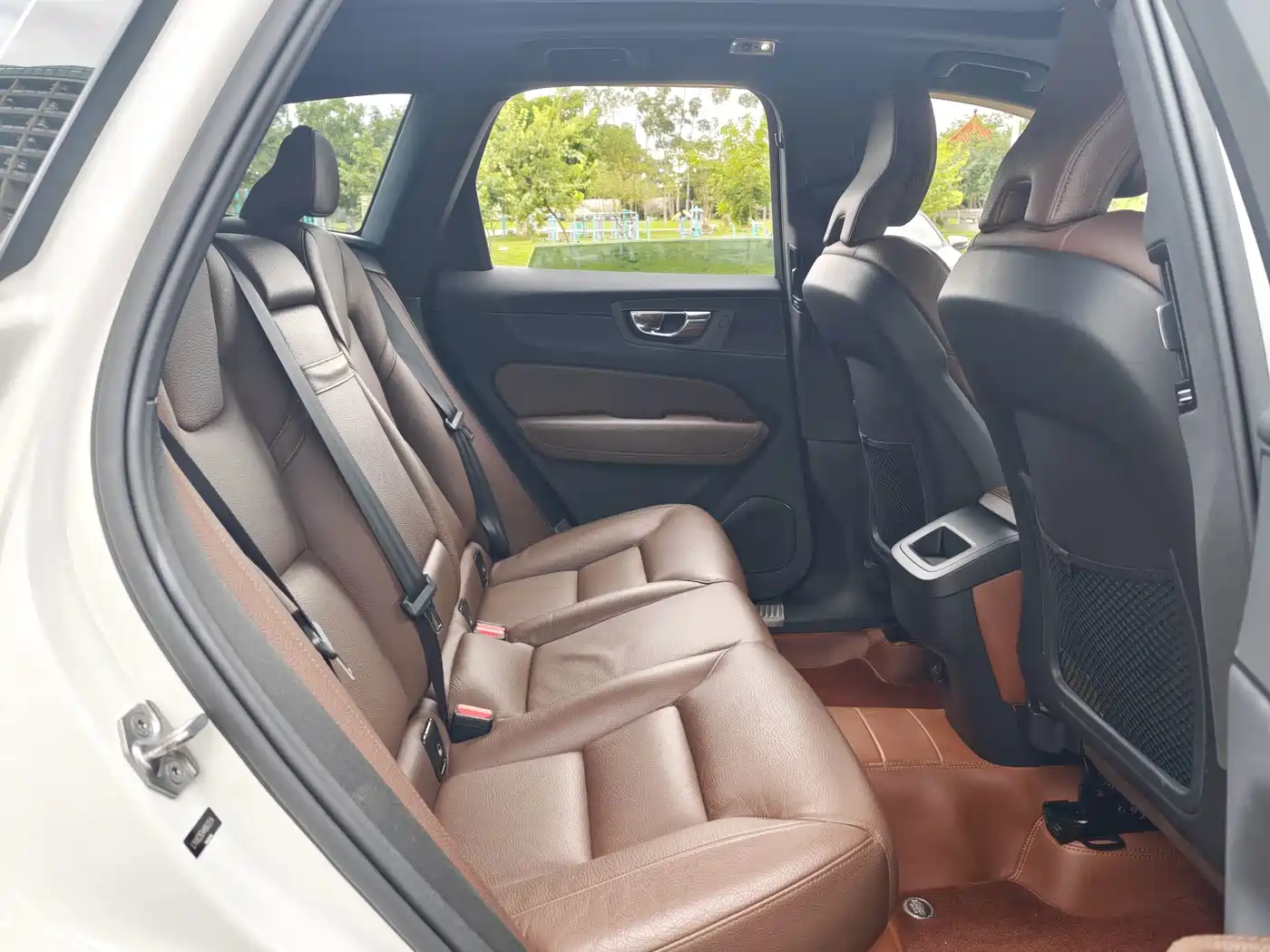 Фото 8 - Volvo XC60