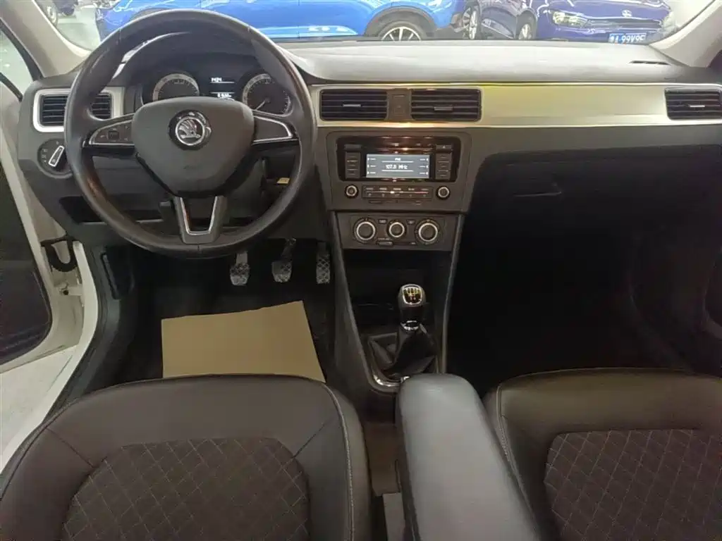 Škoda Skoda Rapid Spaceback 2018 1.6L Manual Comfort фото 10