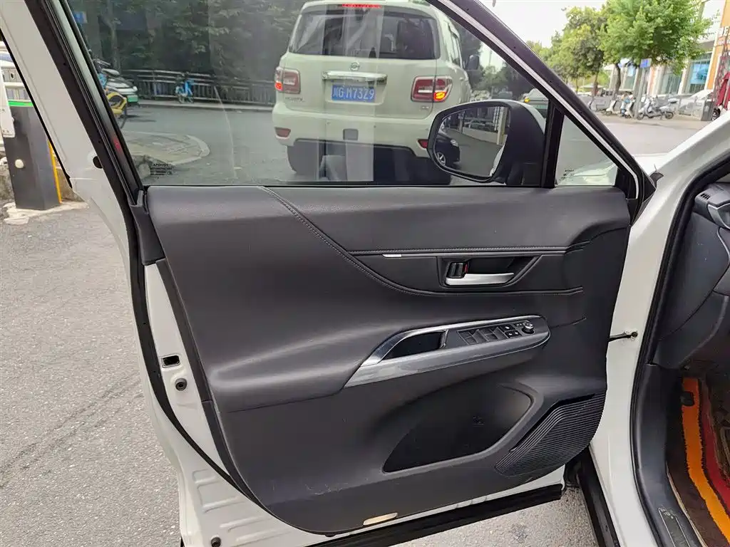 Toyota Venza 2022 2.0L CVT 2WD Luxury фото 6