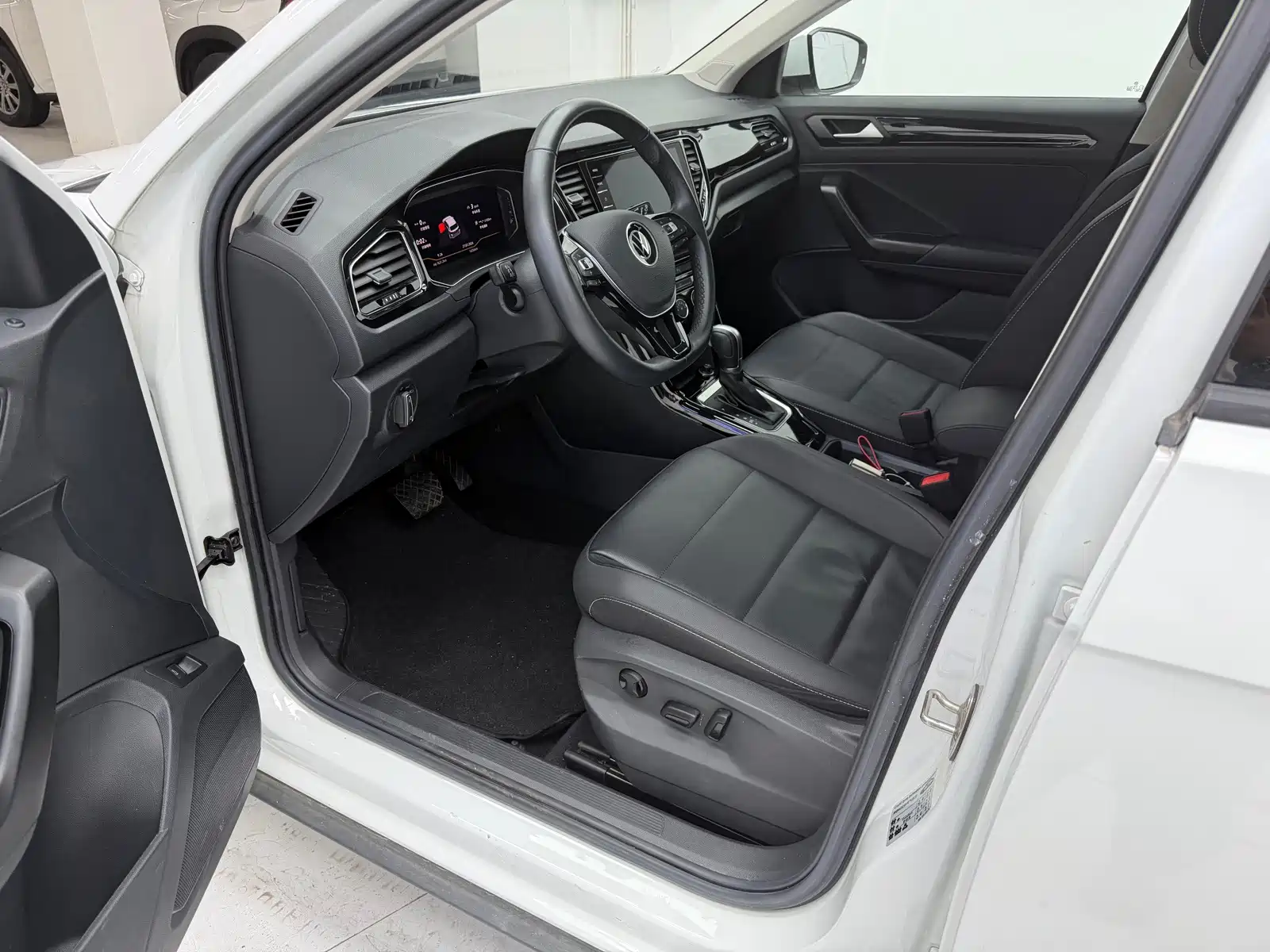 Фото 13 - Volkswagen T-ROC