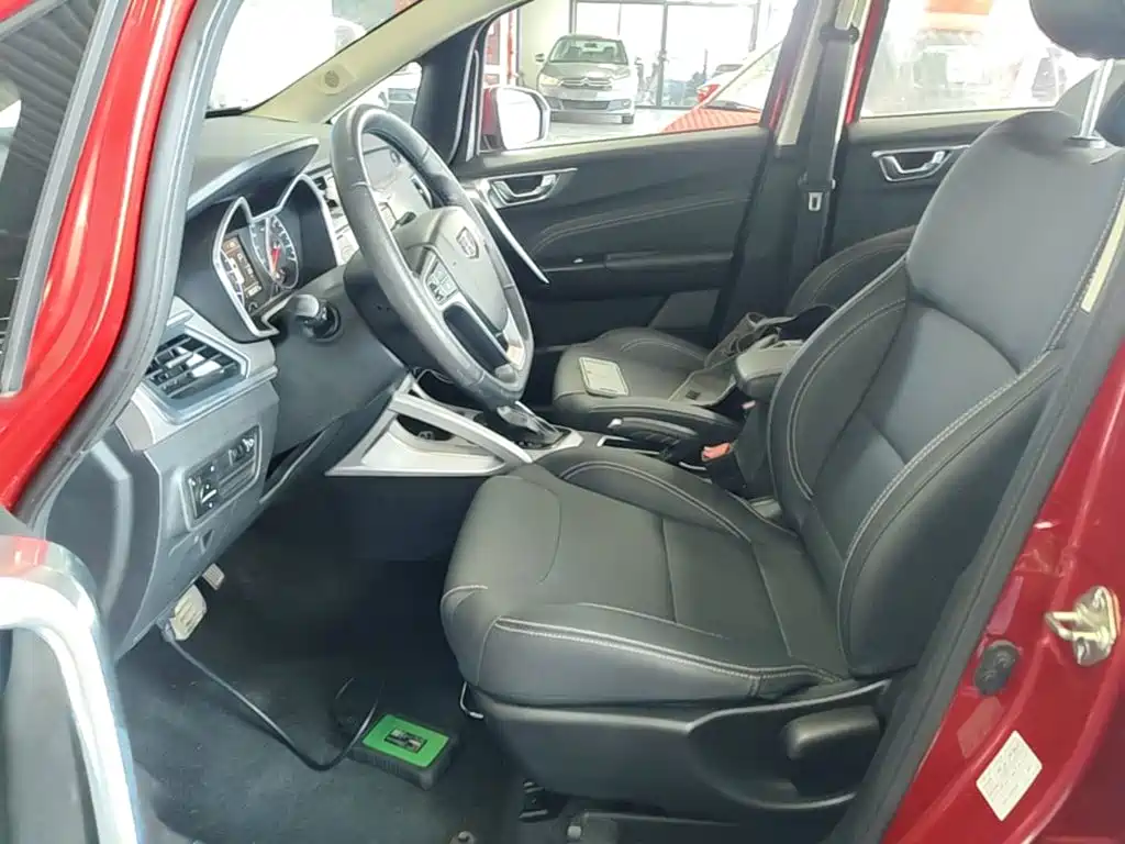 Фото 15 - Geely Vision X3