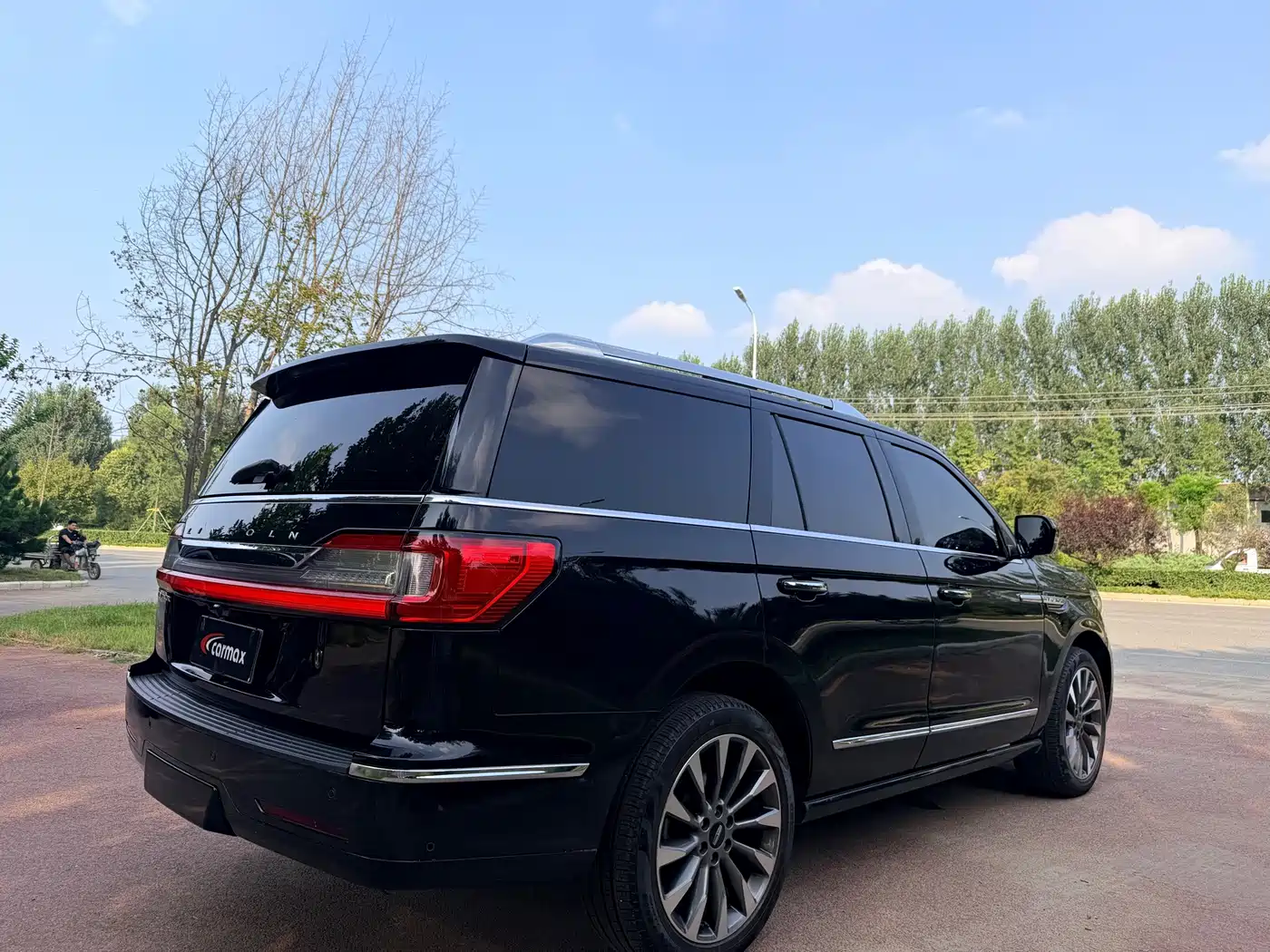 Фото 6 - Lincoln Navigator