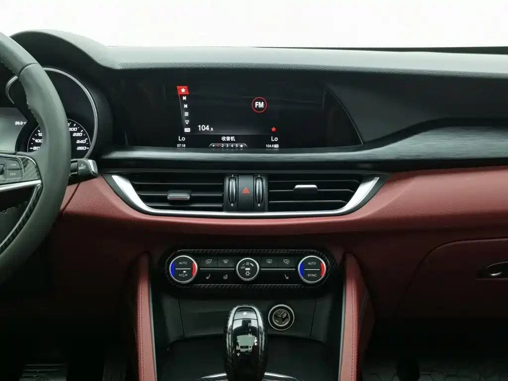 Alfa Romeo Stelvio 2019 2017 2.0T 200HP Luxury Edition