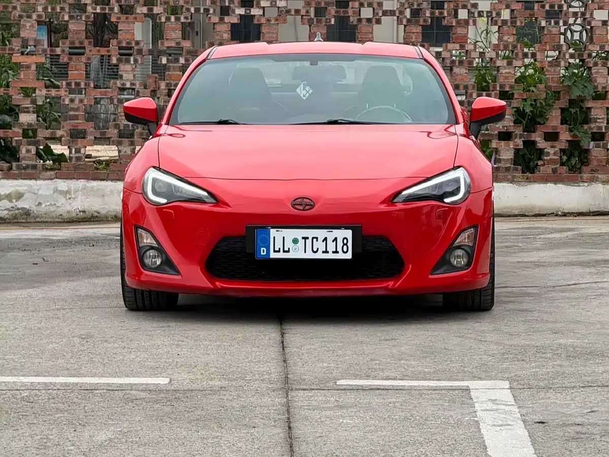 Toyota 86 2013 2.0L Automatic Luxury фото 2