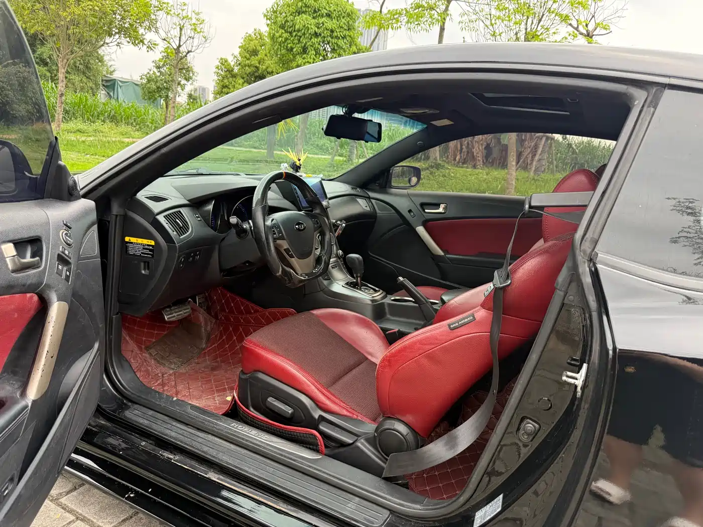 Hyundai Genesis Coupe 2012 2.0T Automatic Luxury Edition фото 10