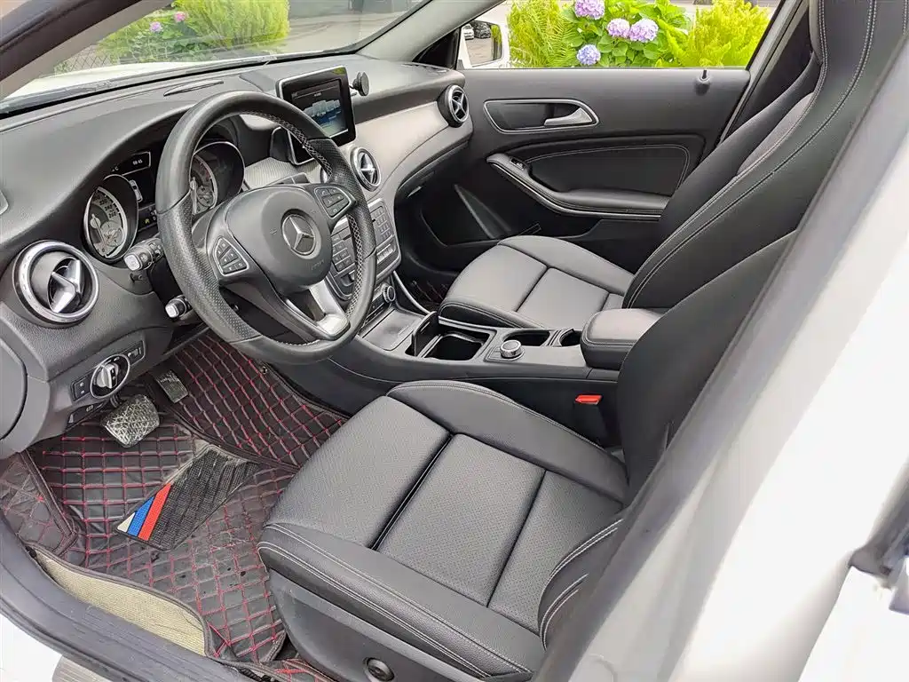 Mercedes-Benz GLA 2016 GLA 200 Dynamic фото 7
