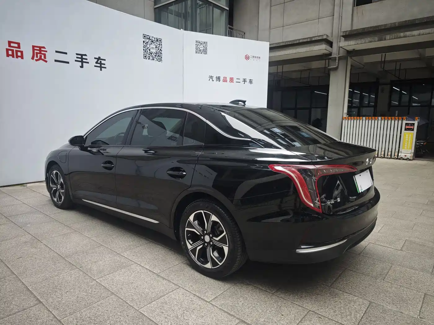 Hongqi E-QM5 2022 431km Charging Enjoyment Edition фото 5