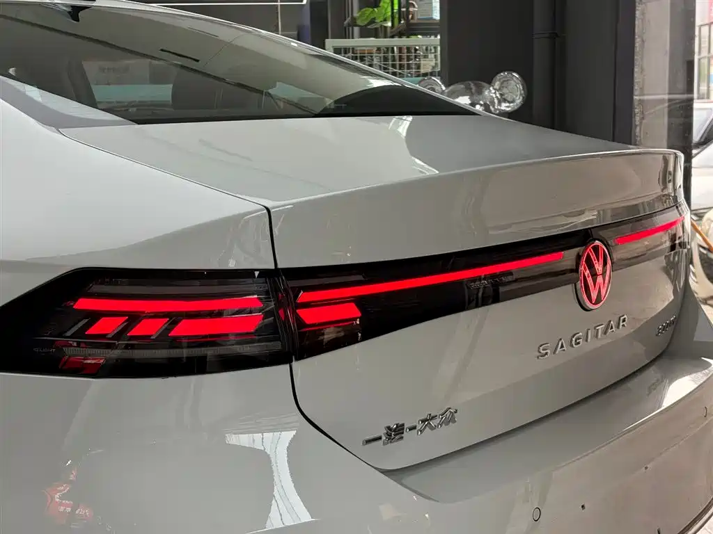 Volkswagen Sagitar 2025 300TSI DSG High-end Model фото 10