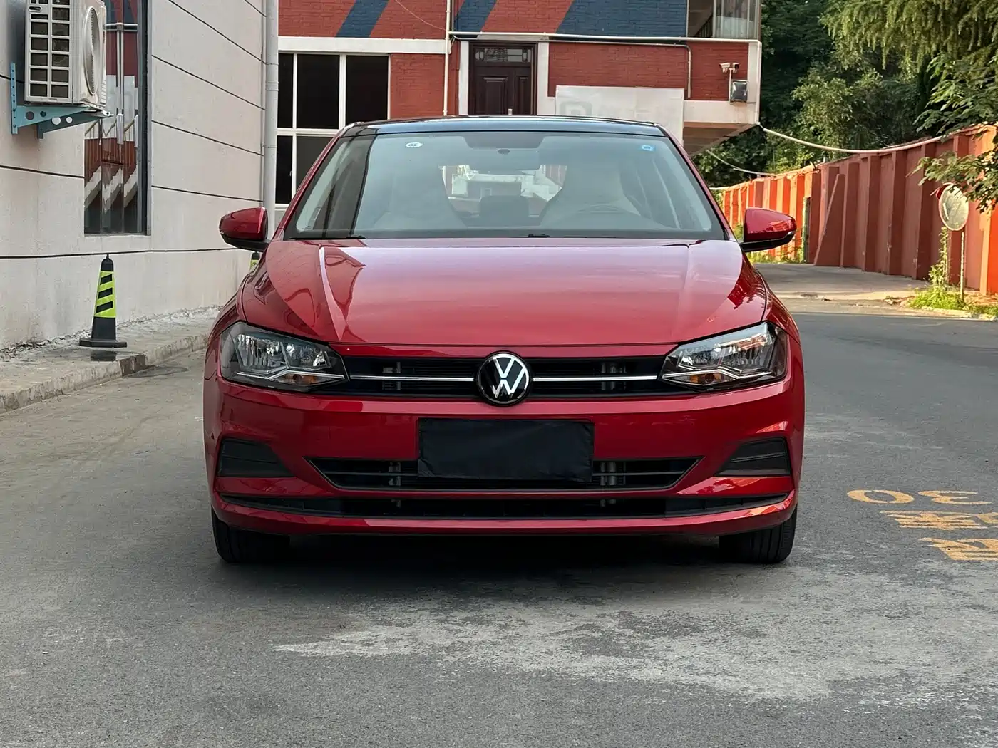 Volkswagen Polo 2023 Facelift Plus 1.5L Auto Chroma Tech Edition фото 2