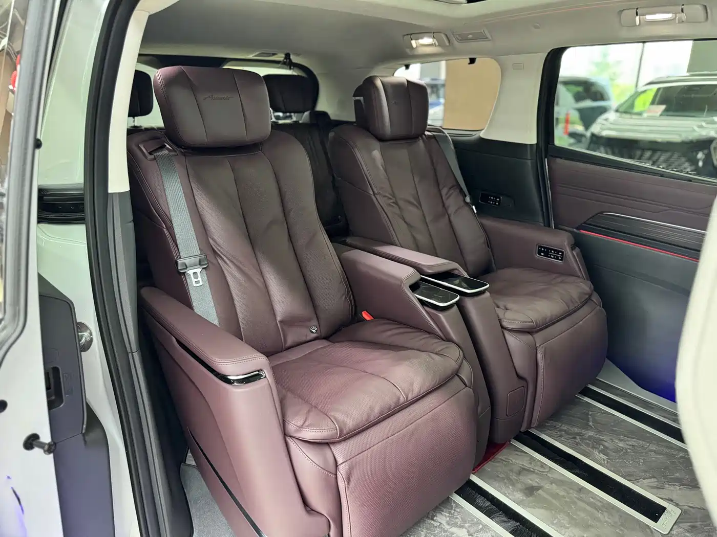 Buick Century 2025 2.0T 7-Seater World Edition фото 12