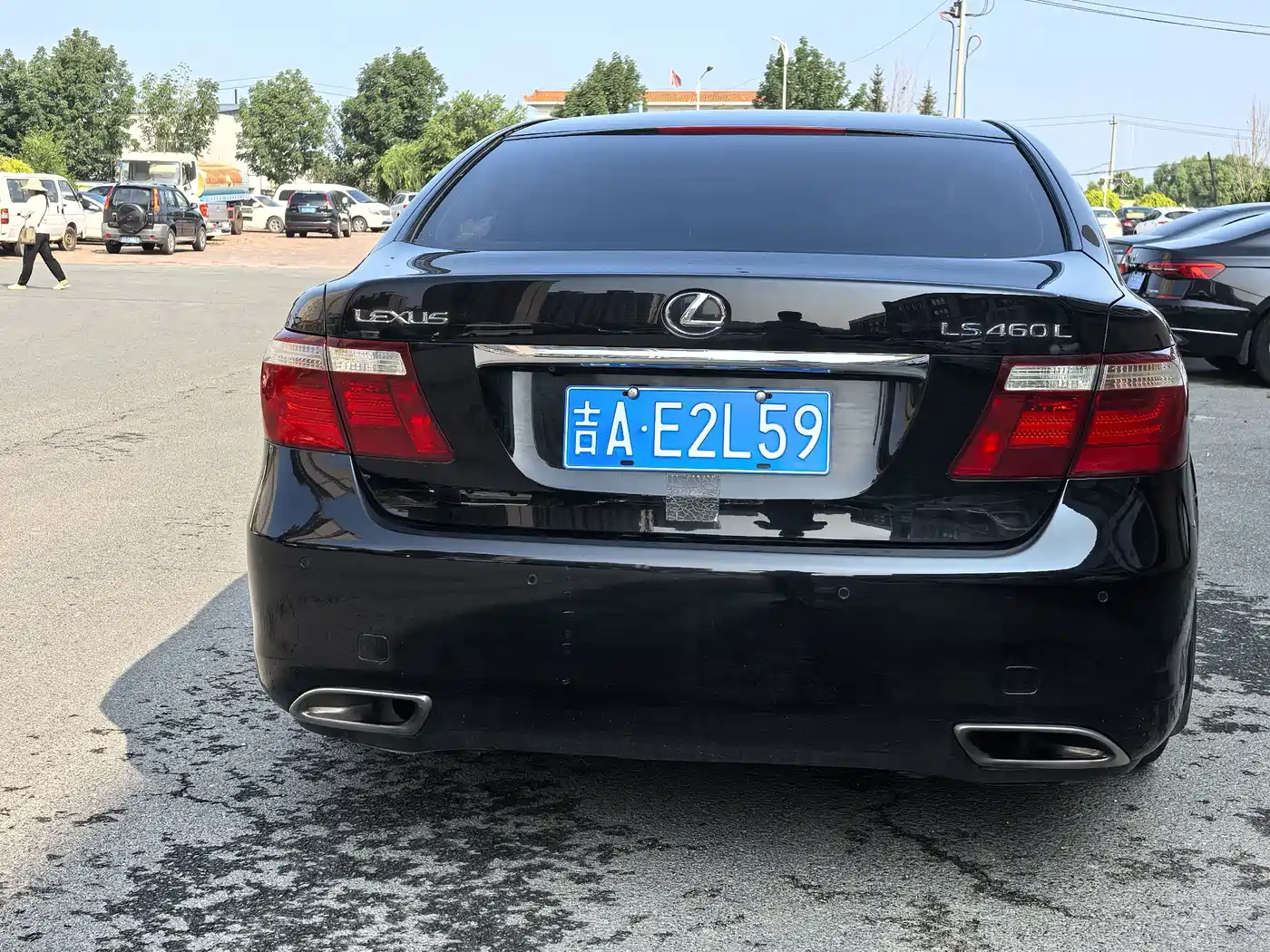 Photo 11 - Lexus LS