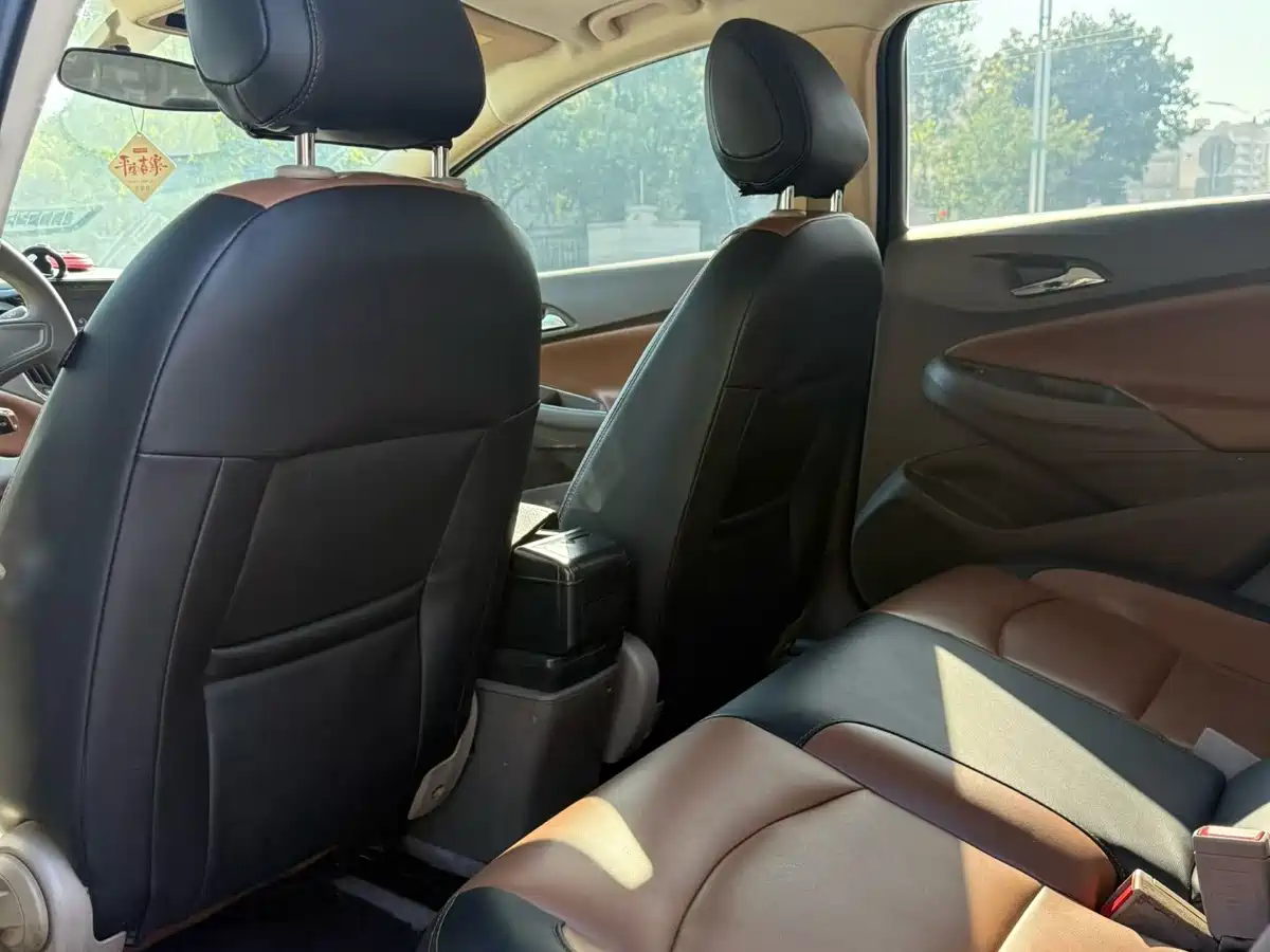 Chevrolet Cruze 2016 1.5L Automatic Fashion Sunroof Edition фото 8