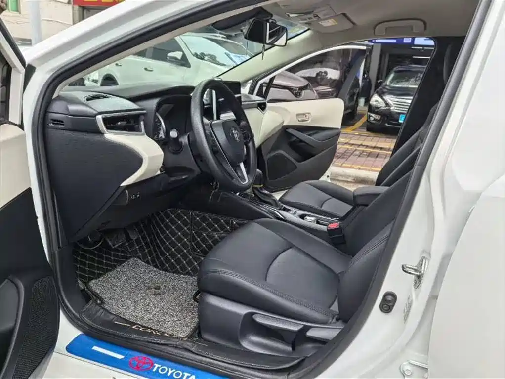 Toyota Corolla 2019 1.2T S-CVT GL Pioneer Edition фото 4