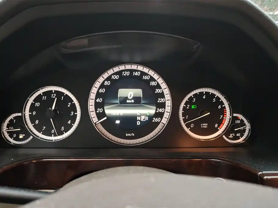 Mercedes-Benz E-Class 2013 E 300 L Elegance фото 14