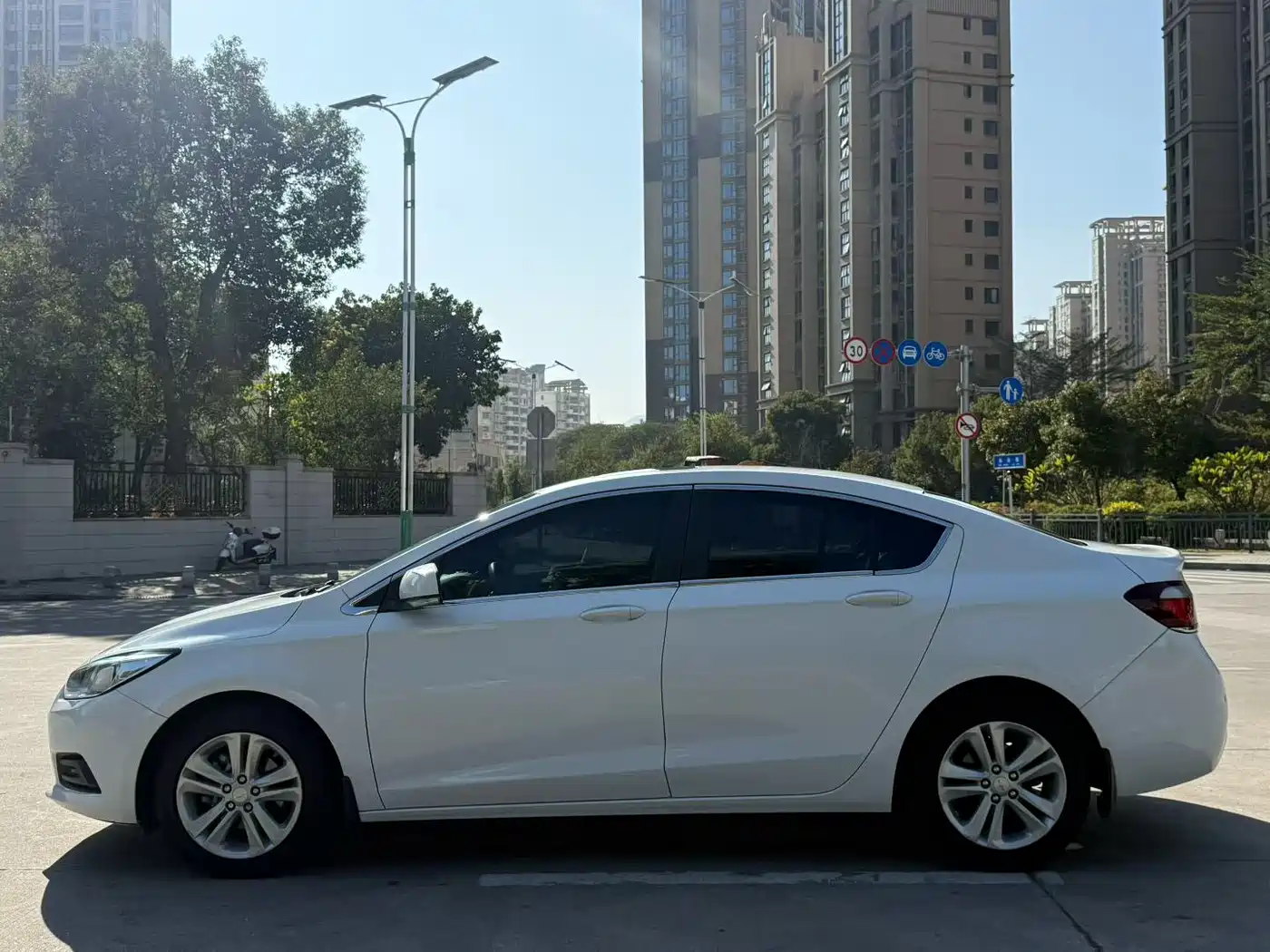 Chevrolet Cruze 2016 1.5L Automatic Fashion Sunroof Edition фото 4