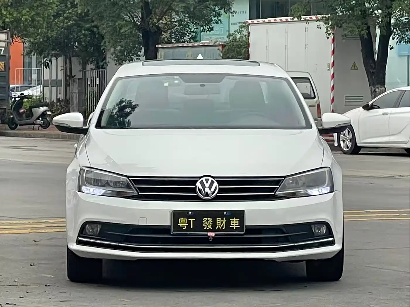 Volkswagen Sagitar 2017 1.6L Automatic Comfort фото 2