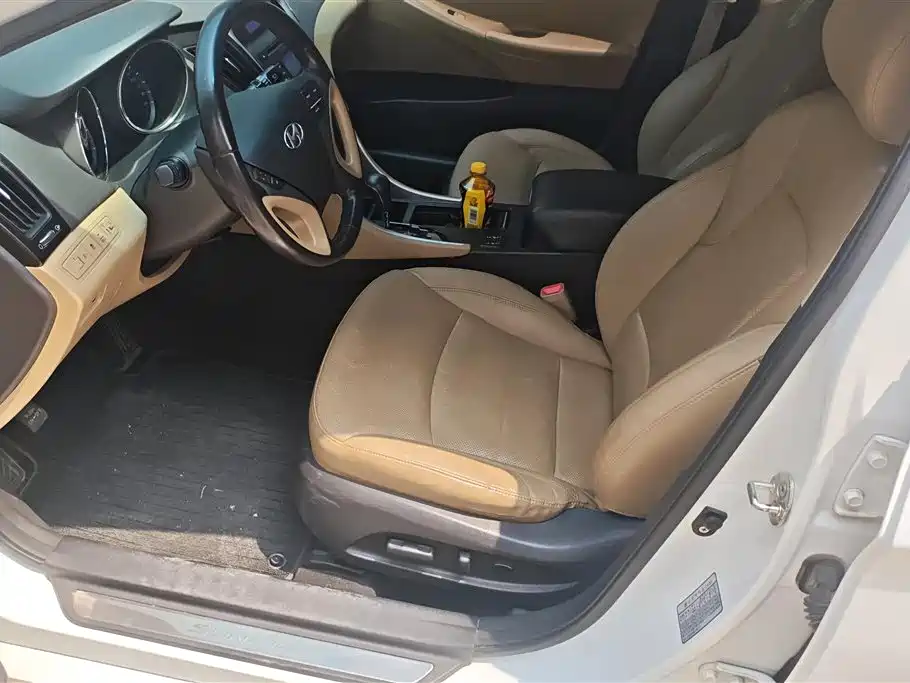 Hyundai Sonata 2013 2.0L Automatic Luxury Edition фото 9