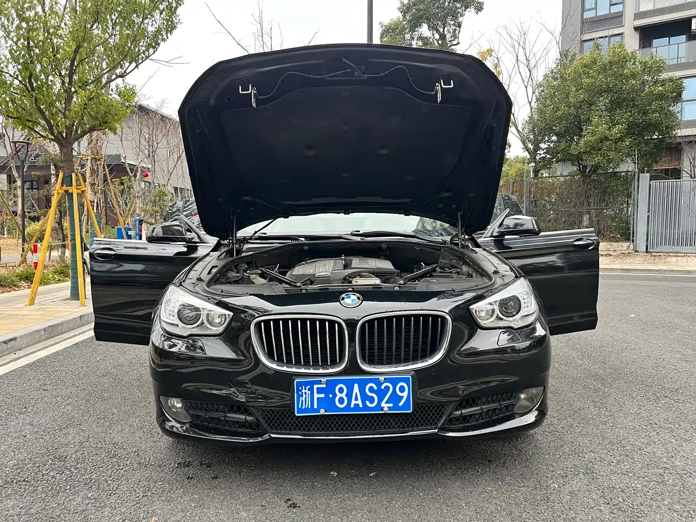 BMW 5 Series GT 2011 535i xDrive Luxury Model фото 28