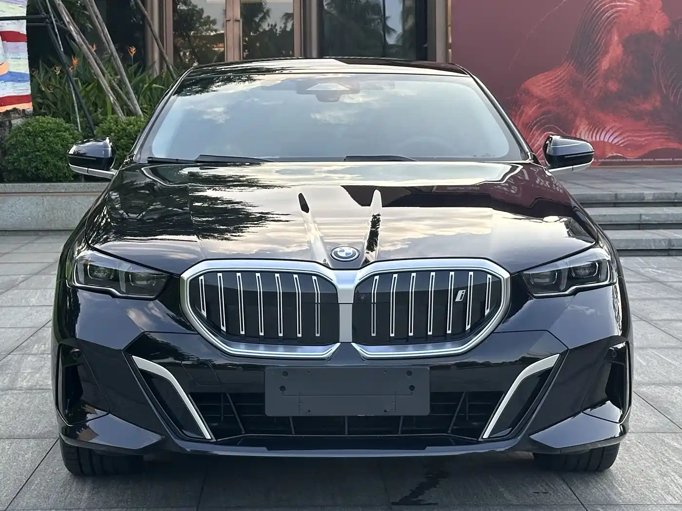 BMW i5 2024 eDrive 35L Premium Model M Sport Package фото 3