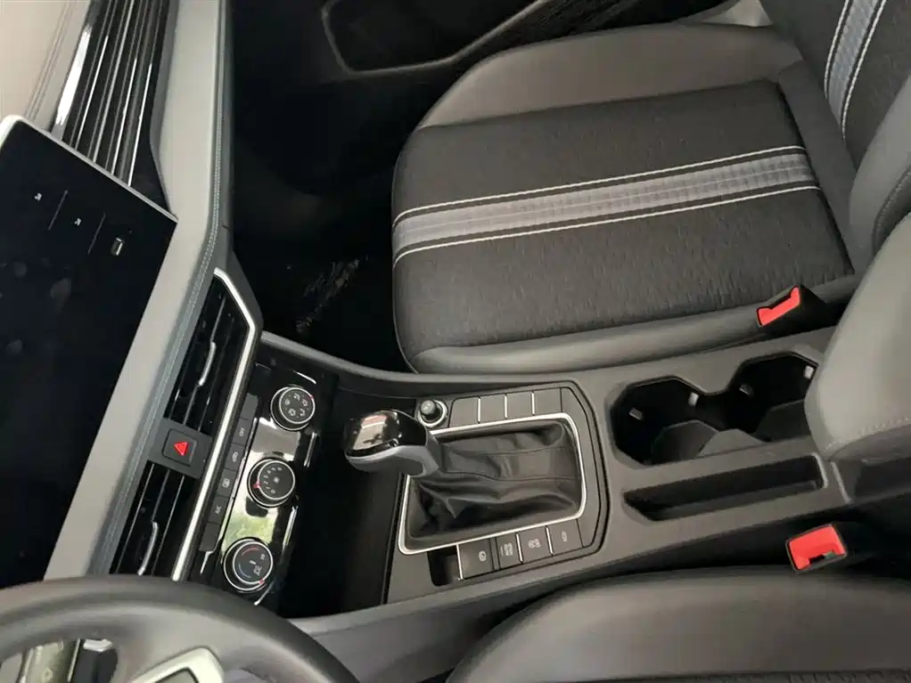 Volkswagen Sagitar 2024 200TSI DSG Flying Edition фото 21