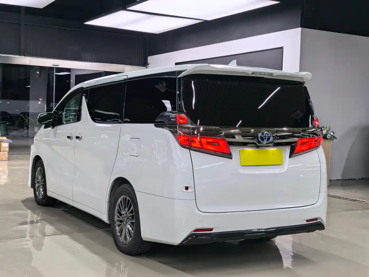 Toyota Vellfire 2021 Crown Hybrid 2.5L HV Premium Edition фото 15