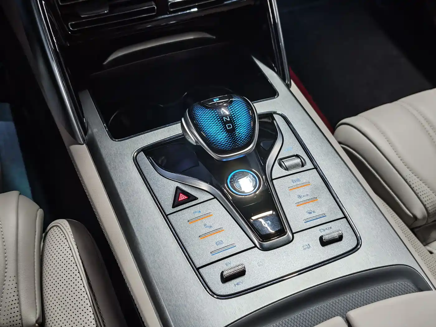 BYD Tang New Energy 2024 DM-p Champion Edition 215KM AWD Flagship фото 10