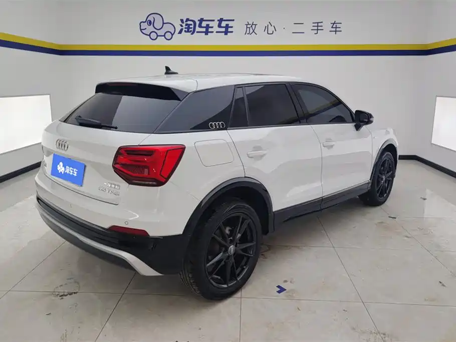 Audi Q2L 2018 35 TFSI Launch Exclusive Edition China VI фото 3