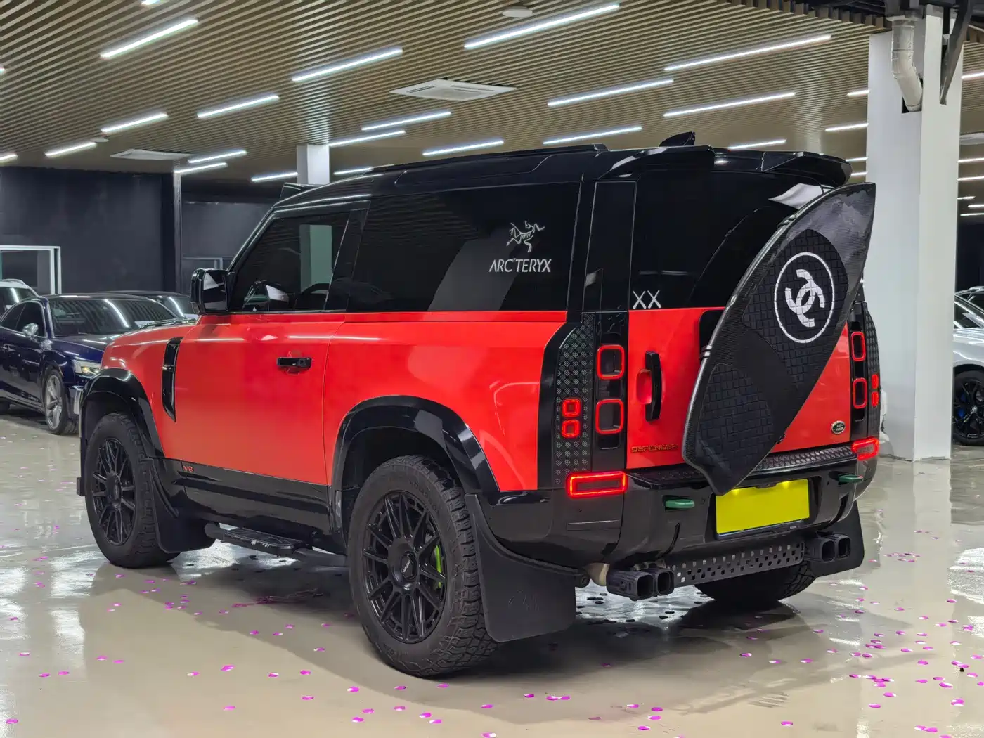 Land Rover Defender 2022 Model 90 3.0T P400 XS фото 14