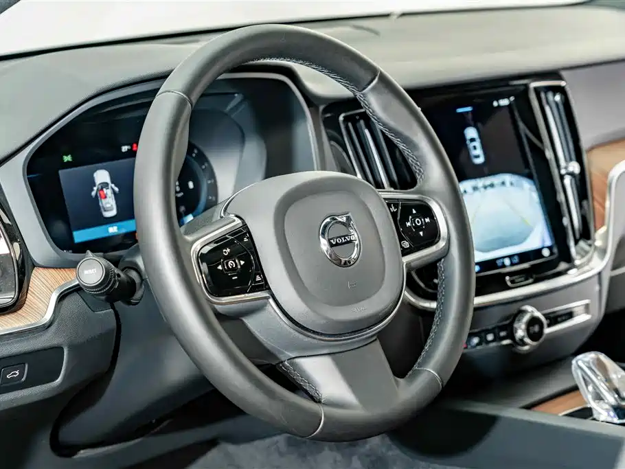 Фото 10 - Volvo S60