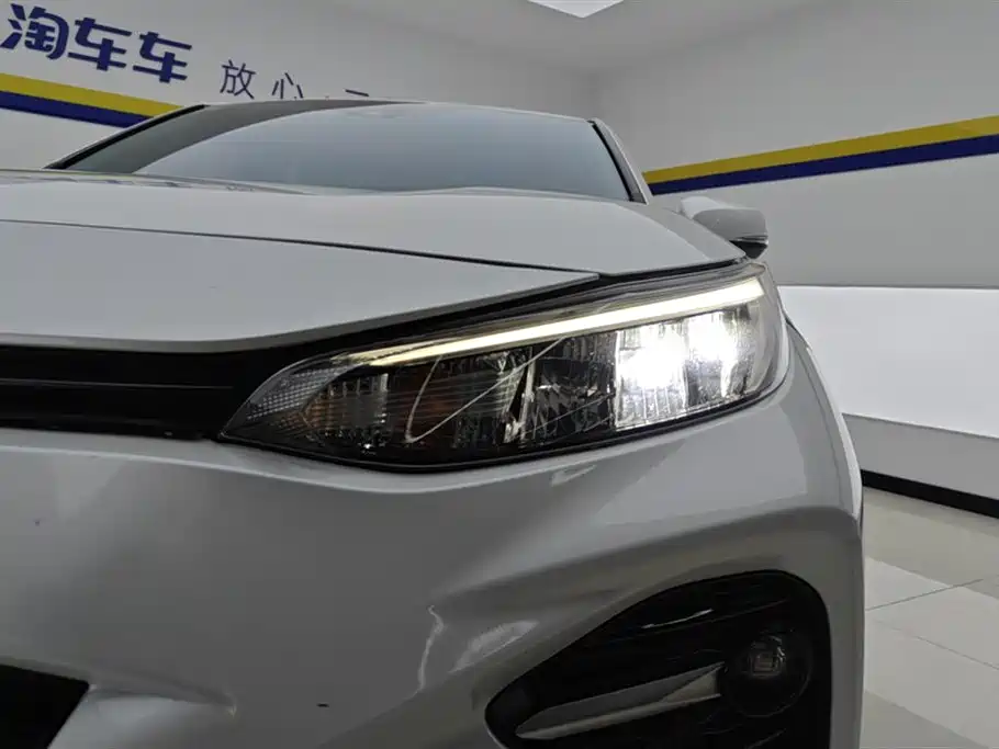 Toyota Wildlander 2022 2.0L CVT AWD Luxury Edition фото 5