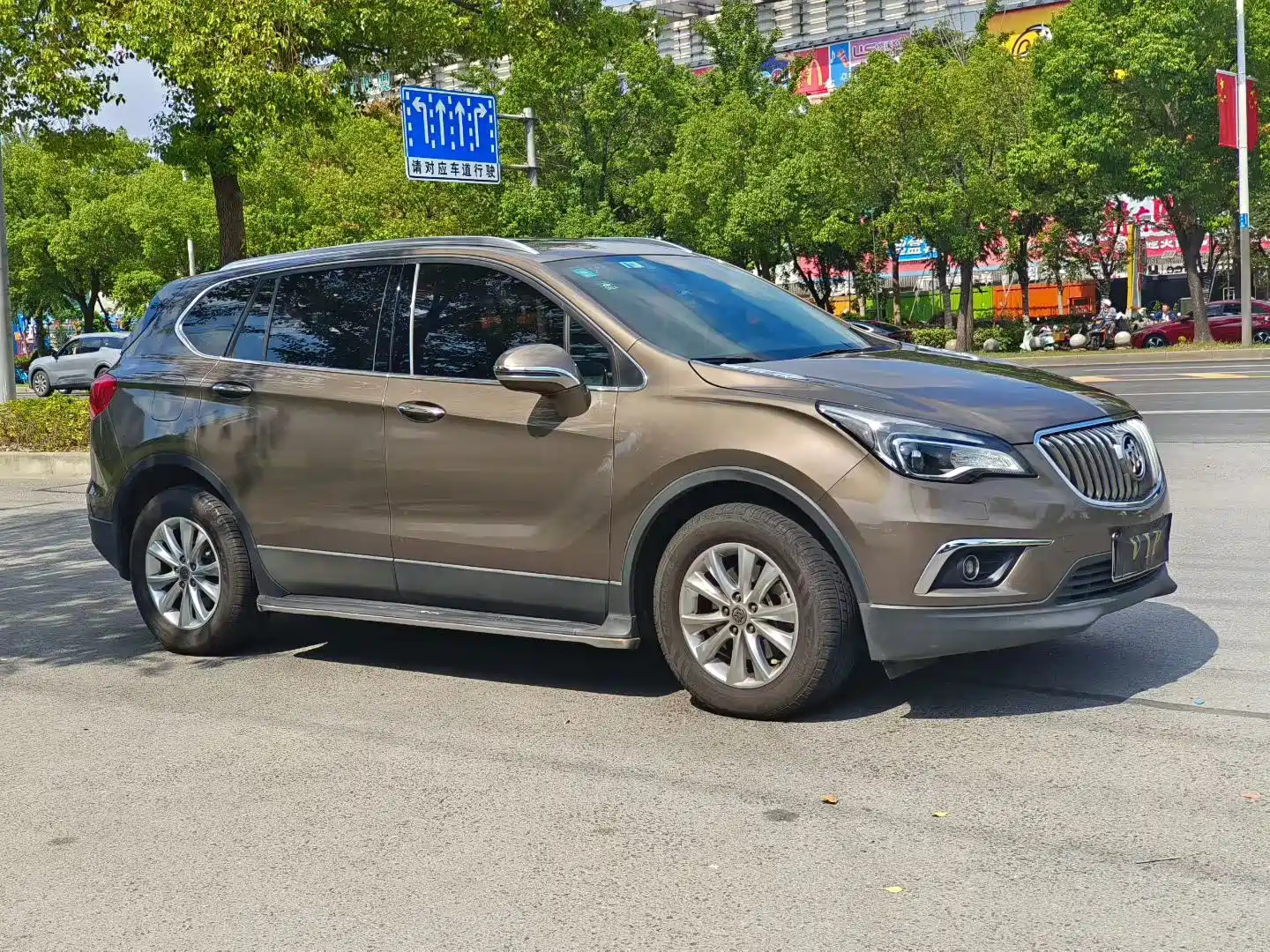 Photo 3 - Buick Envision Plus