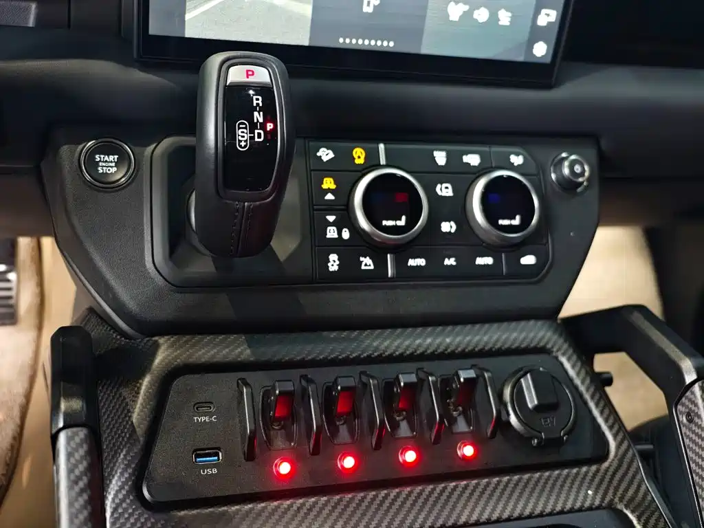 Land Rover Defender 2025 2024 110 5.0T V8