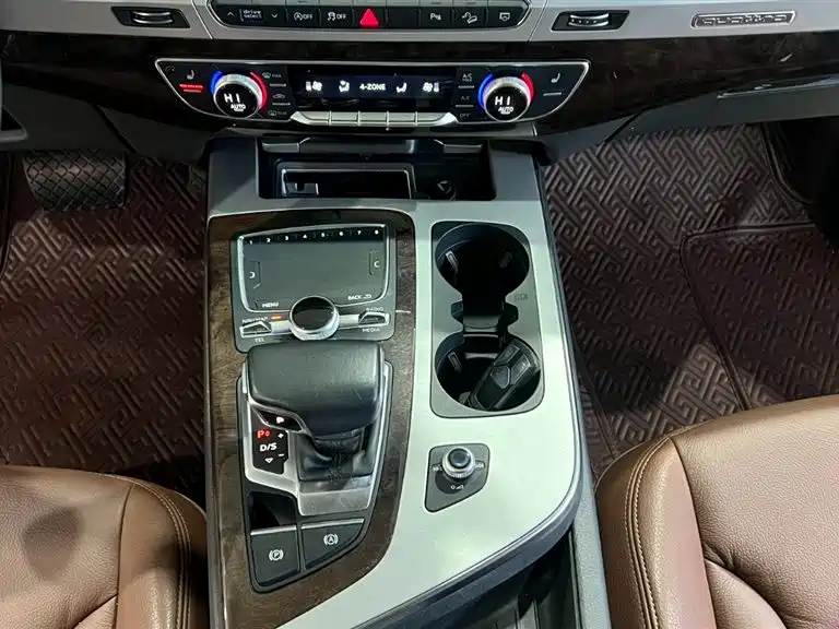 Audi Q7 2019 55 TFSI Technology фото 18