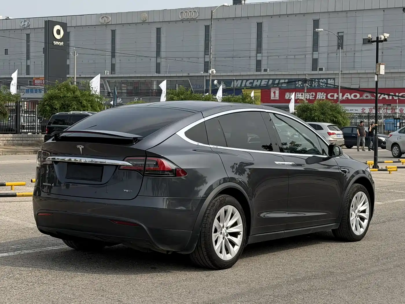 TESLA MODEL X