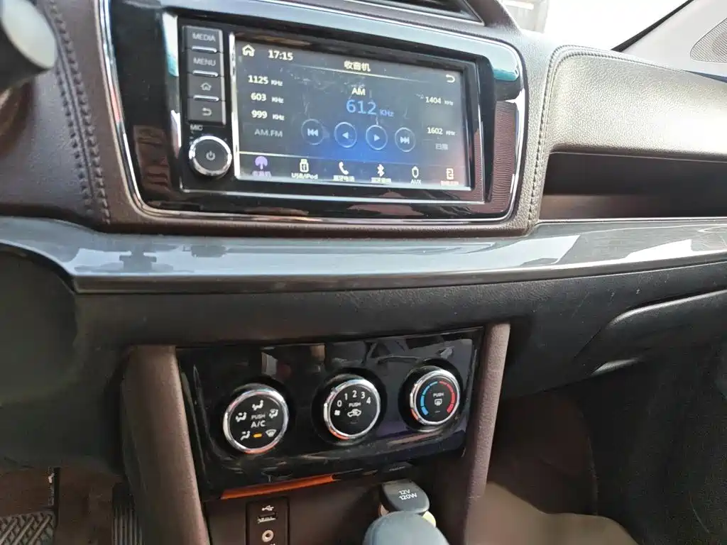 Venucia M50V 2018 2017 1.6L XL CVT Luxury