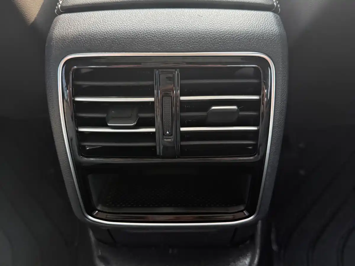 Volkswagen Magotan 2025 Popular Edition 280TSI DSG Comfort фото 11
